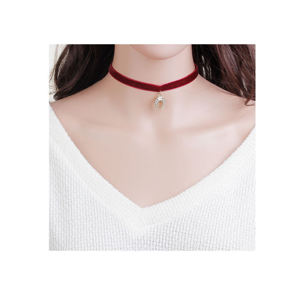 Sexy Sparkles Velvet Wine Red Luck Horseshoe Choker Necklace for Women Girls Gothic Choker Bolo Tie Corset Lace Chokers